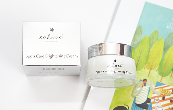 review-kem-duong-trang-da-sakura-spots-care-brightening-cream-d